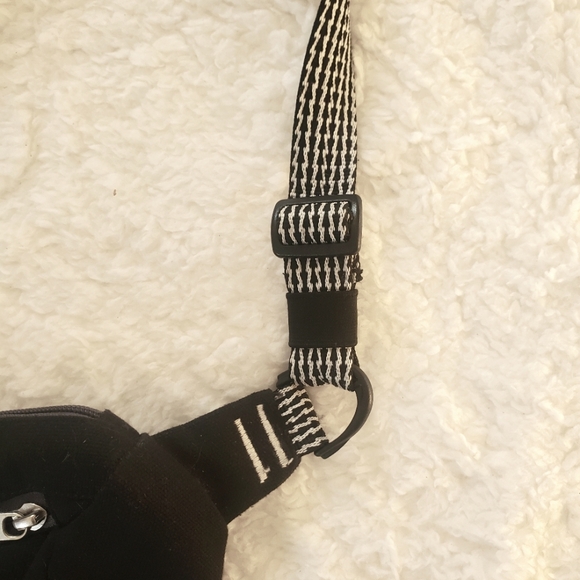 CHACO Sling/Crossbody Black Bag - Picture 4 of 8